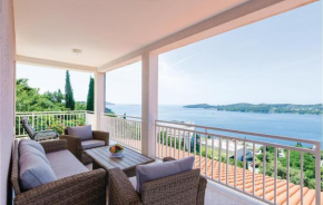 3 Bedroom Beautiful Apartment In Orasac